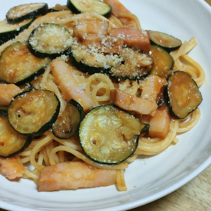 ズッキーニとベーコンのトマトパスタ♪